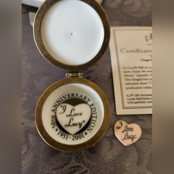 I Love Lucy Grape Stomping Hinged Box - Picture 6 of 6